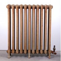 Alte, gusseiserne Standheizkörper - dicht