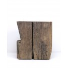 Historischer Balkenabschntt mit ausdrucksstarkem Zapfenloch