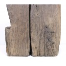 Historischer Balkenabschntt mit ausdrucksstarkem Zapfenloch