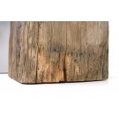 Historischer Balkenabschntt mit ausdrucksstarkem Zapfenloch