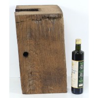 Stele aus altem Eichenbalken