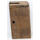 Stele aus altem Eichenbalken