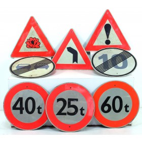 Alte Schilder aus ehemaliger DDR