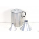 Blechbehälter mit zwei Trichtern