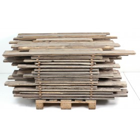 Eine Palette schmale, historische Eichenbretter