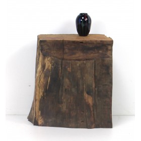 Bunte Stele aus alter Eiche