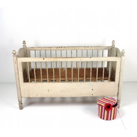 Antikes Kinderbettchen - shabby chic