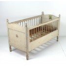 Antikes Kinderbettchen - shabby chic